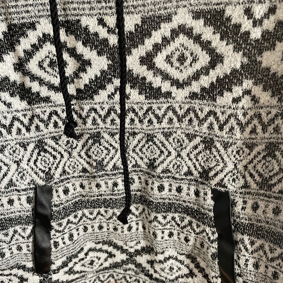 One World Multi-colored print Pullover-Medium - Picture 4 of 4